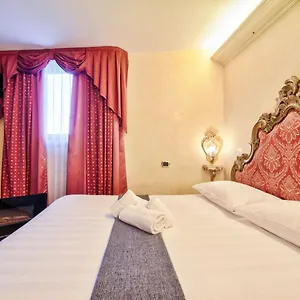 https://piccolo-vecellio-guesthouse.hotelslidodijesolo.com
